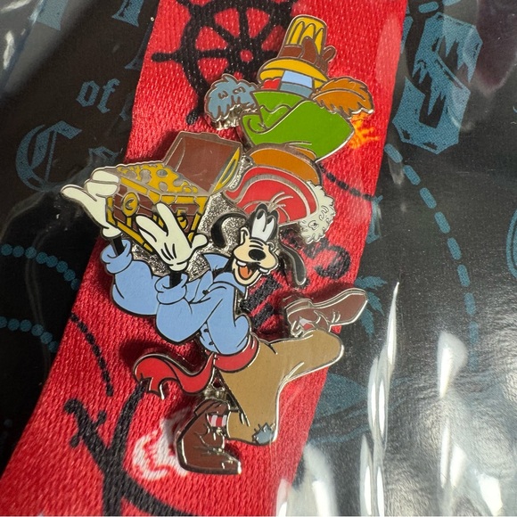 NWT. Disney pin set. Pirates Of The Caribbean Starter Set. 4 Pins of pirates - Picture 7 of 13